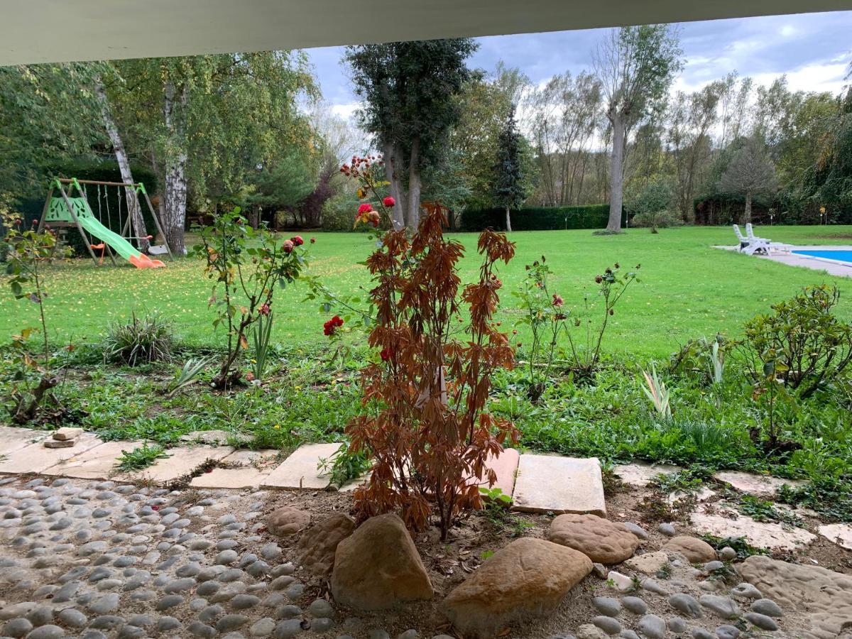 Appartement Familial Au Bord De La Marne, Jardin 8000M2, Piscine, Court De Tennis, Terrasse, Parking Gratuit Proche Disneyland Isles-lès-Villenoy Exterior foto